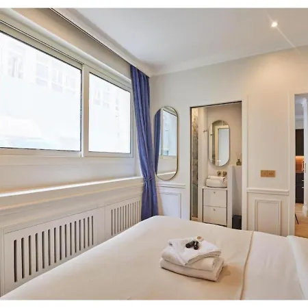 Apartment Eiffel Tower Invalides Paris