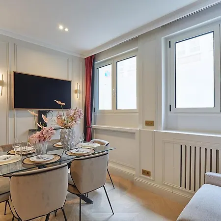 Eiffel Tower Invalides * パリ