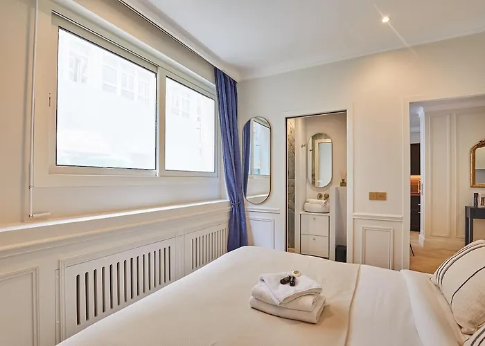 Apartment Eiffel Tower Invalides Paris