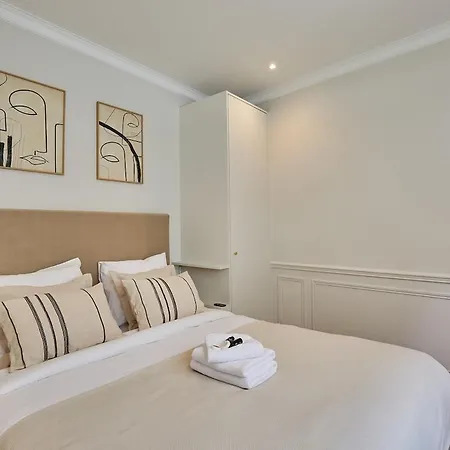 Eiffel Tower Invalides Apartment *