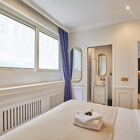 Apartment Eiffel Tower Invalides Paris