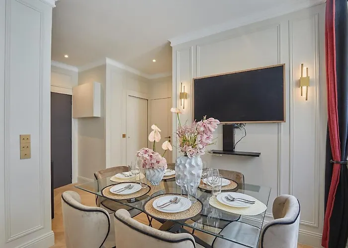 Eiffel Tower Invalides Apartment